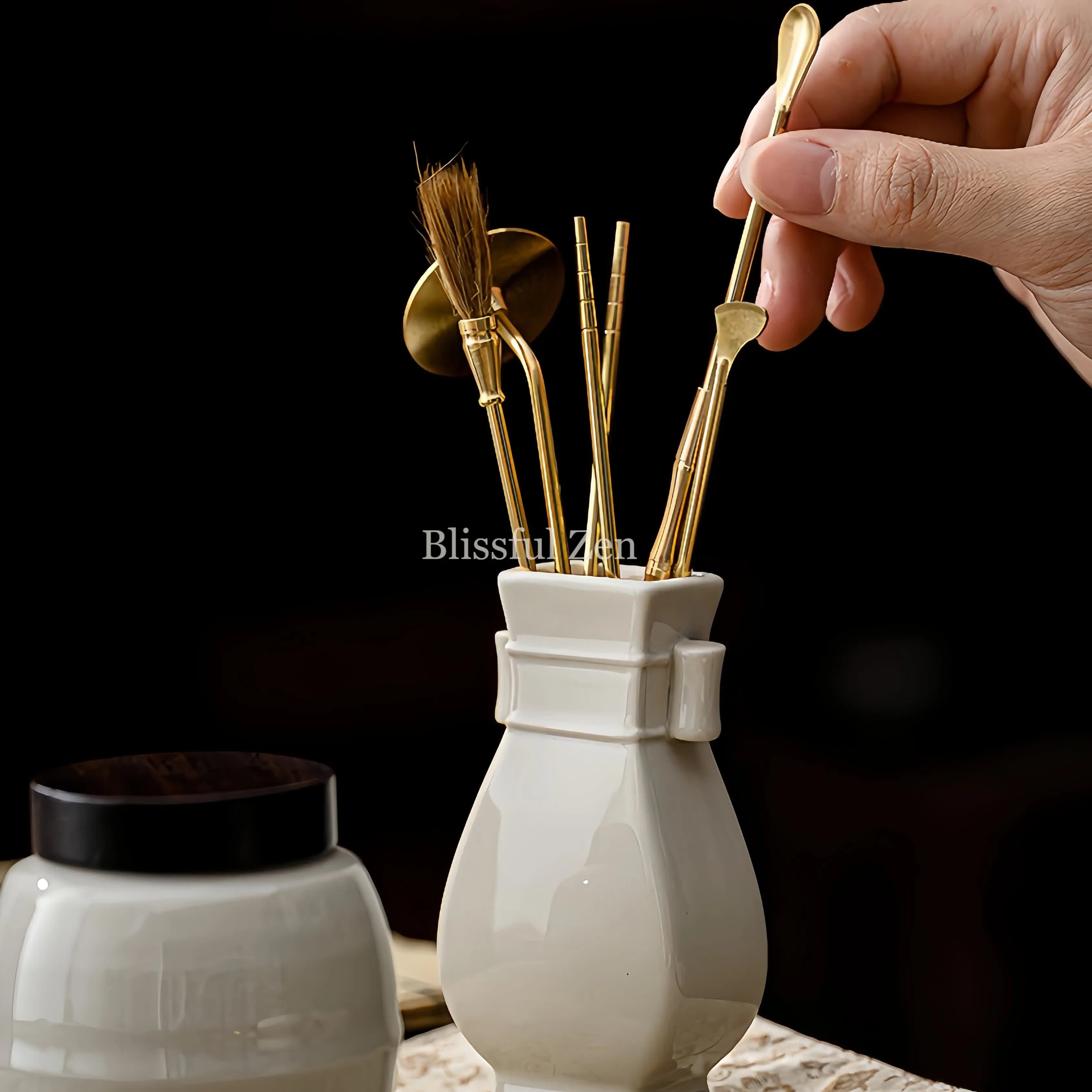 White Porcelain Tripod Incense Burner Set – Relaxation & Stress Relief