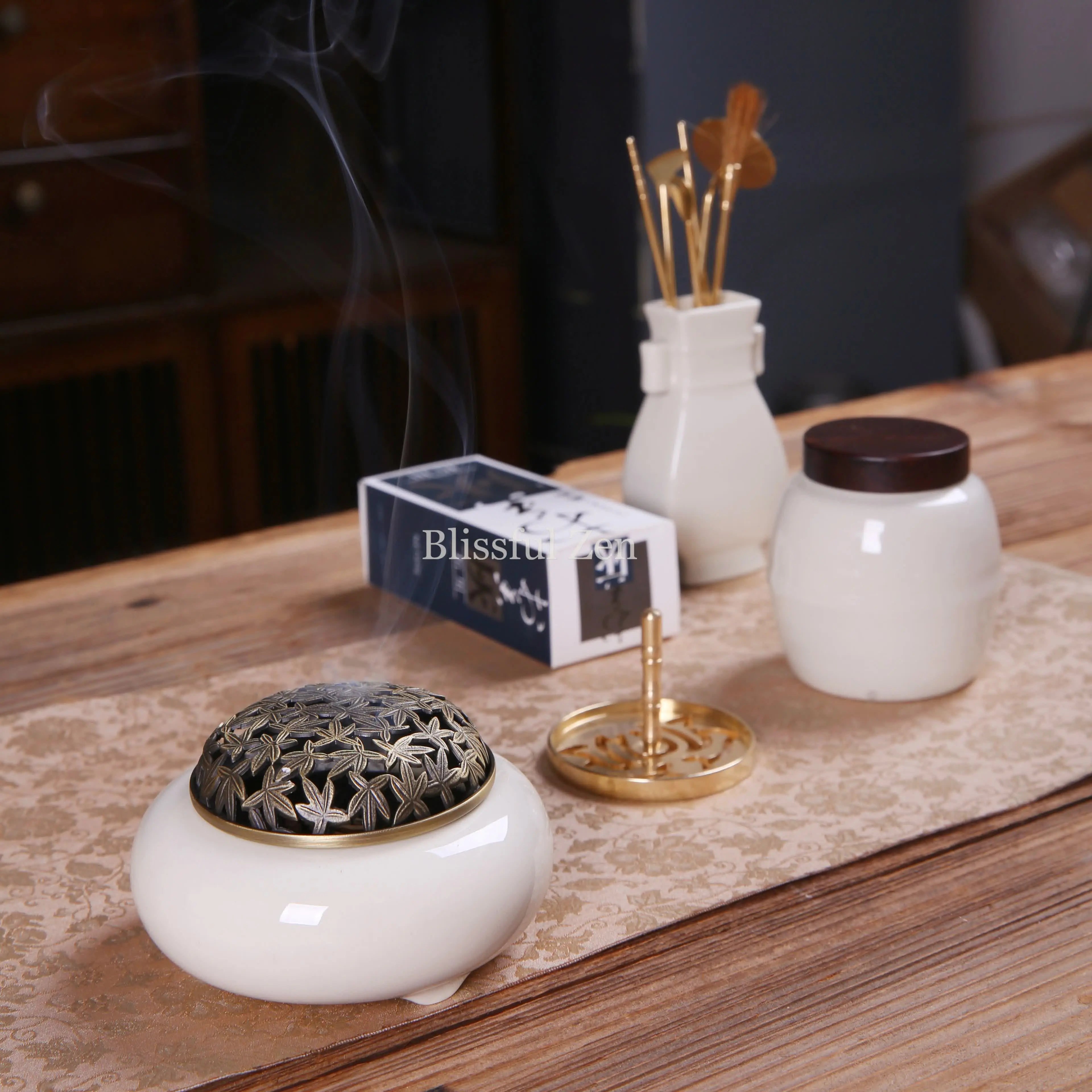 White Porcelain Tripod Incense Seals Set – Relaxation &amp; Stress Relief