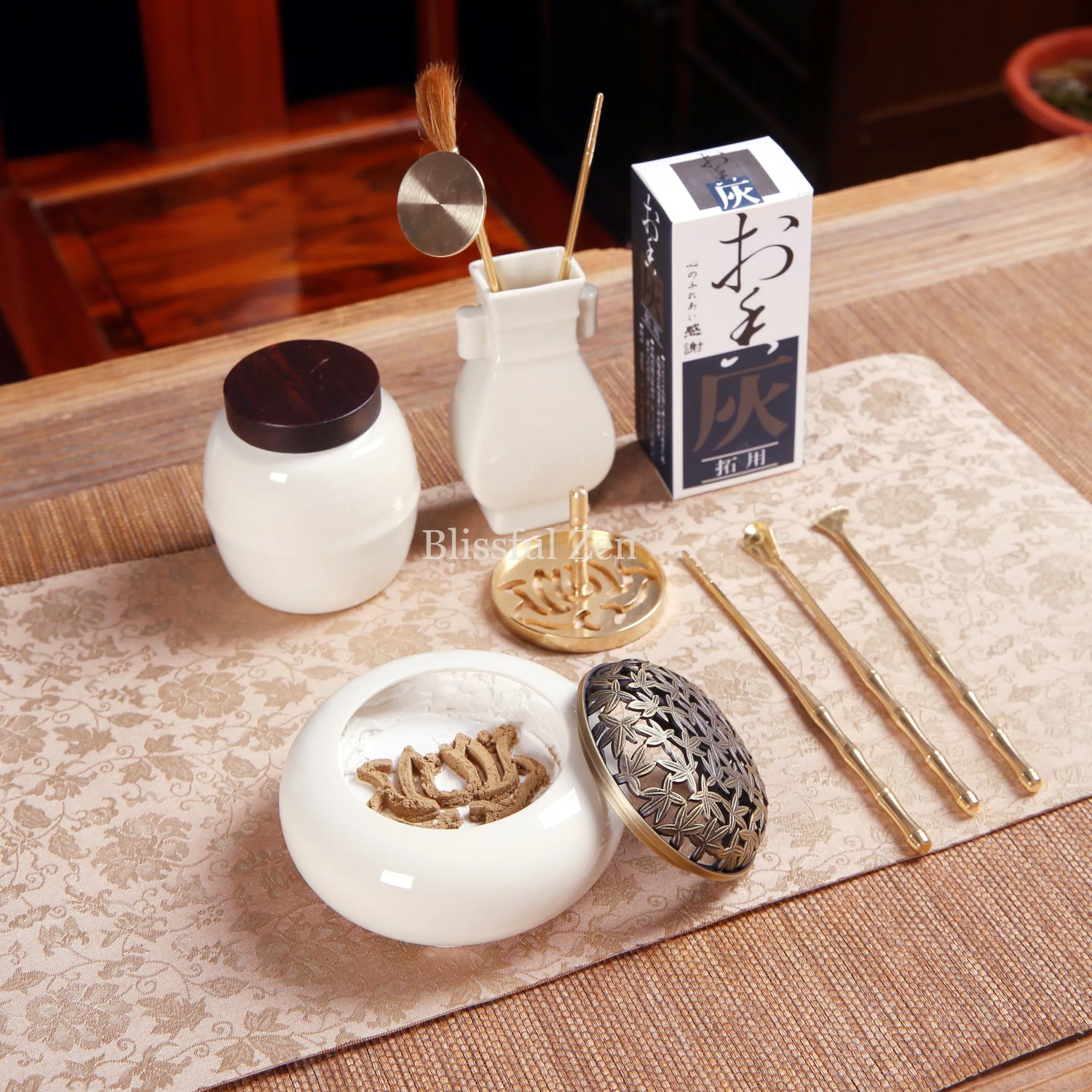 White Porcelain Tripod Incense Burner Set – Relaxation &amp; Stress Relief